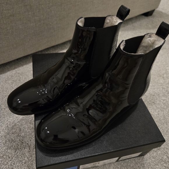 Chanel Black Patent Sheep Shearling Lined Leather Ankle Boots 40.5 - Picture 5 of 11